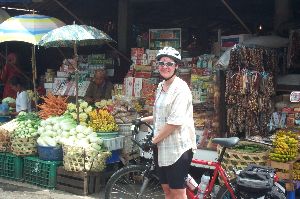 Shelley at the Candikuning market